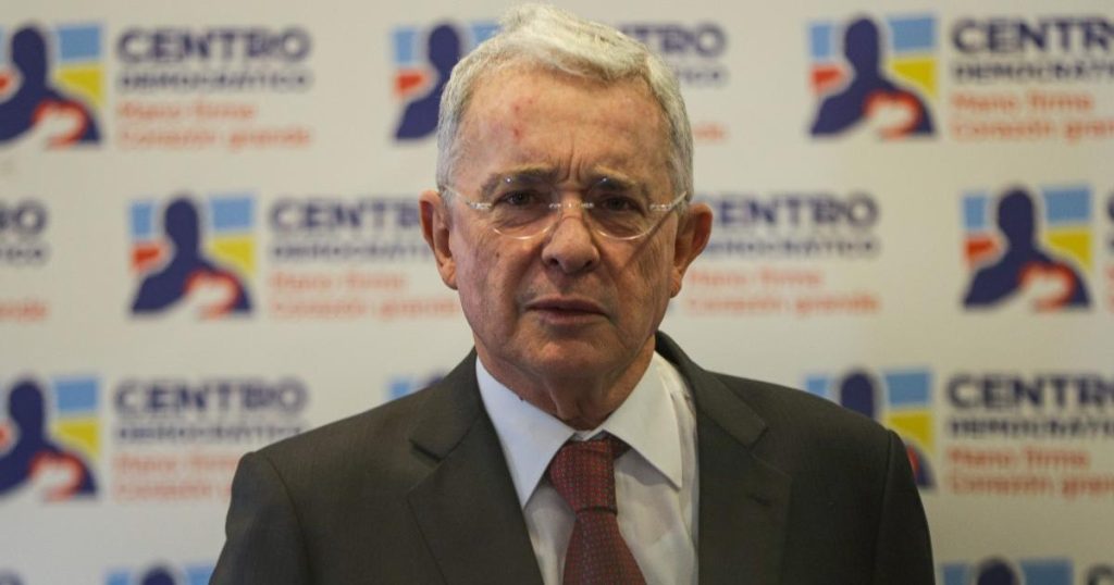 Former president Álvaro Uribe Vélez asks candidates from the Democratic Center to meet with Miguel Uribe's father Turbay