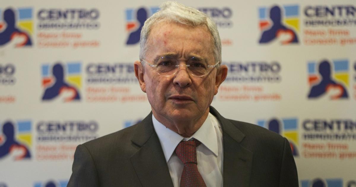 Former president Álvaro Uribe Vélez asks candidates from the Democratic Center to meet with Miguel Uribe's father Turbay