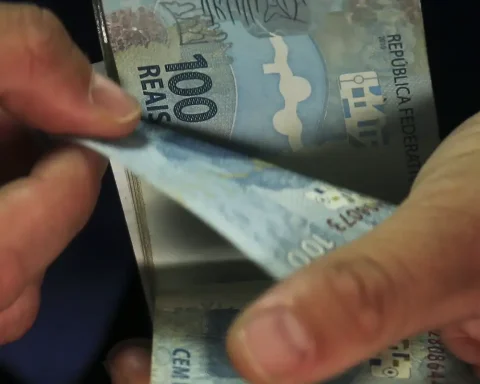 Government begins to transfer old loans to payroll app