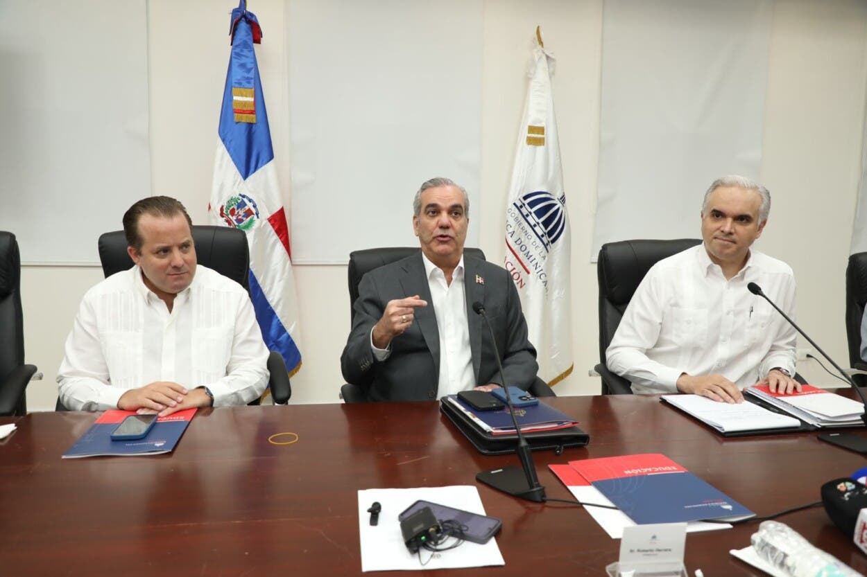 Gobierno forma a más de 124 mil docentes en educación STEAM