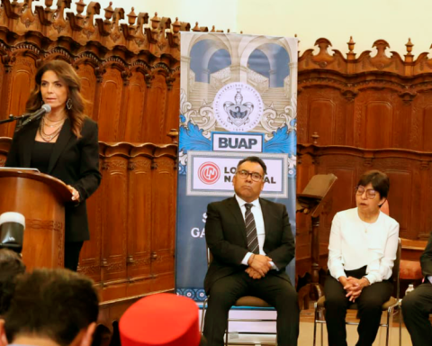 Government of Puebla and National Lottery Develan Buap Bicentennial ticket