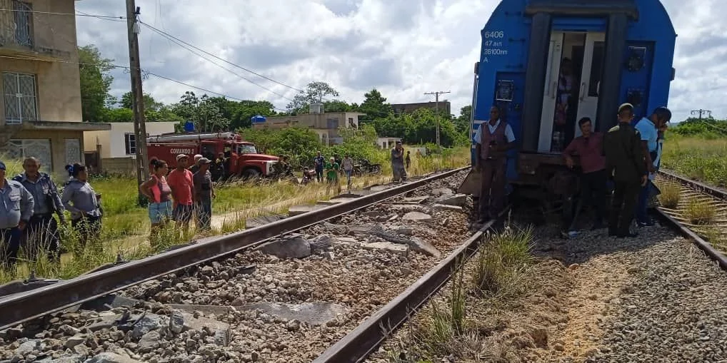 Tren Guantánamo-Habana descarrilado este miércoles en Matanzas