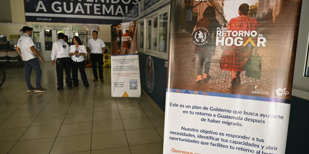 Guatemala authorizes permanence of 161 Mexicans who fled violence