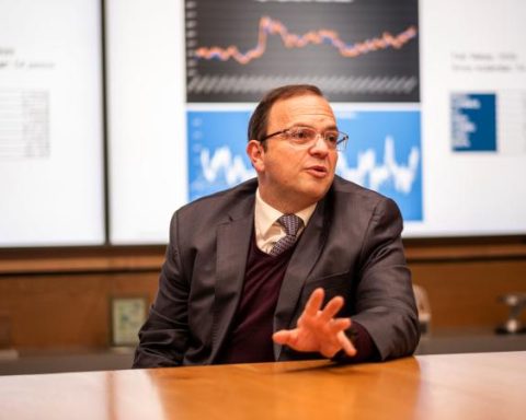 How easy would Colombia recover the trust of investors?