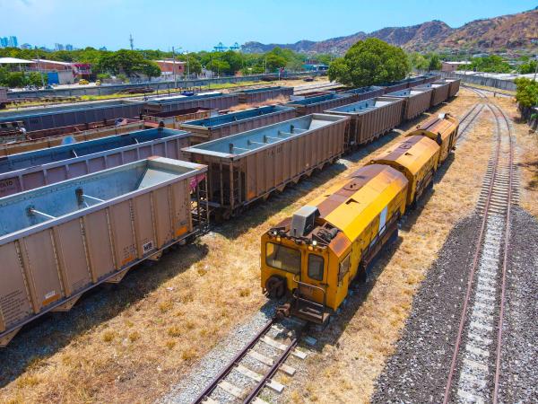 How long will the iron corridor that reactivates the train in Colombia be ready