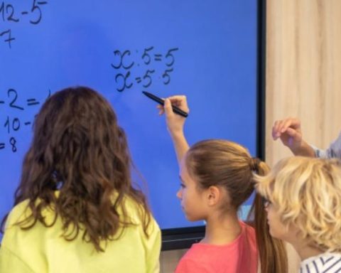 How much is a teacher of the teaching in Colombia? This is how the teaching ranking works