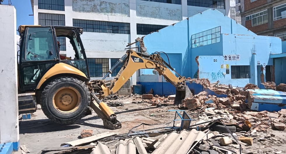 Huancayo: This was the demolition of historic regional Polytechnic College of the center (video)