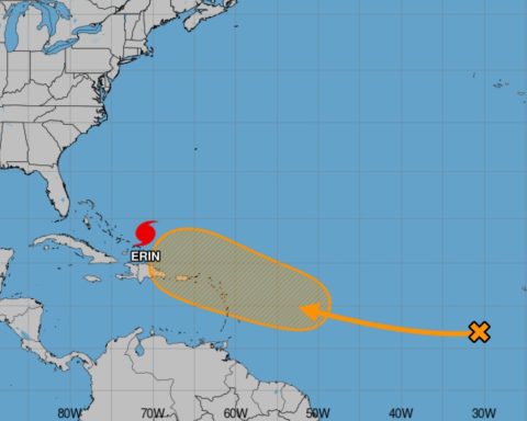 Hurricane Erin advances with category 4 and a new area of disturbances is formed in the Atlantic