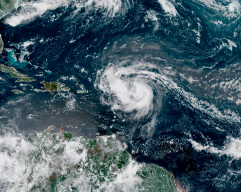Hurricane Erin, the first of the season in the Atlantic, is strengthened in its advance towards the Caribbean