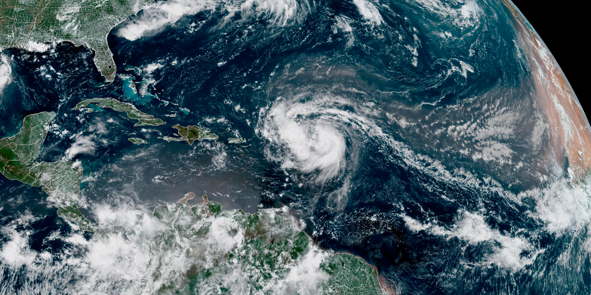 Hurricane Erin, the first of the season in the Atlantic, is strengthened in its advance towards the Caribbean