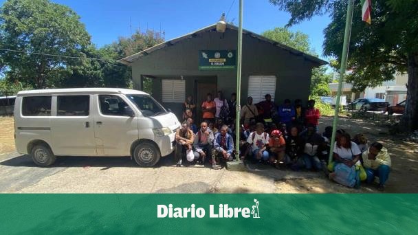 In the forested zone of San Juan the Army stops 42 Haitians