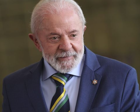 In video Trump, Lula plants grape and says sow food and not hate