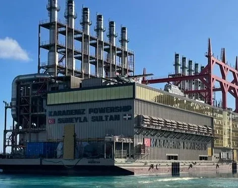 La patana turca Suheyla Sultan a su momento de arribo a la bahía de La Habana, en febrero de 2023