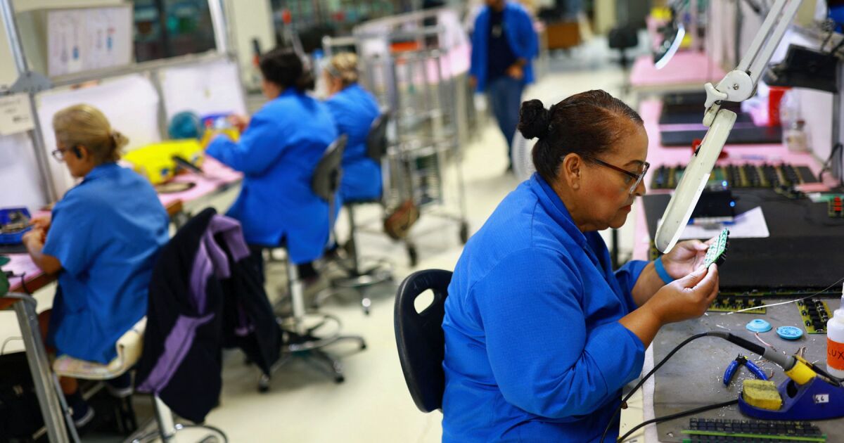 It misplaces investment in May, but private consumption falls again