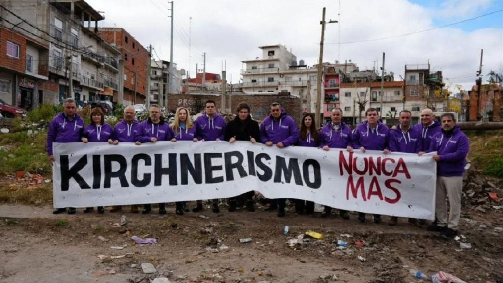 Javier Milei launched the Buenos Aires campaign with a controversial photo