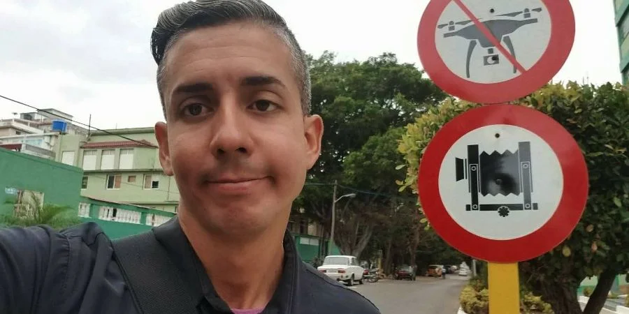 Enrique Pérez Fumero trabaja en la emisora oficial CMKC