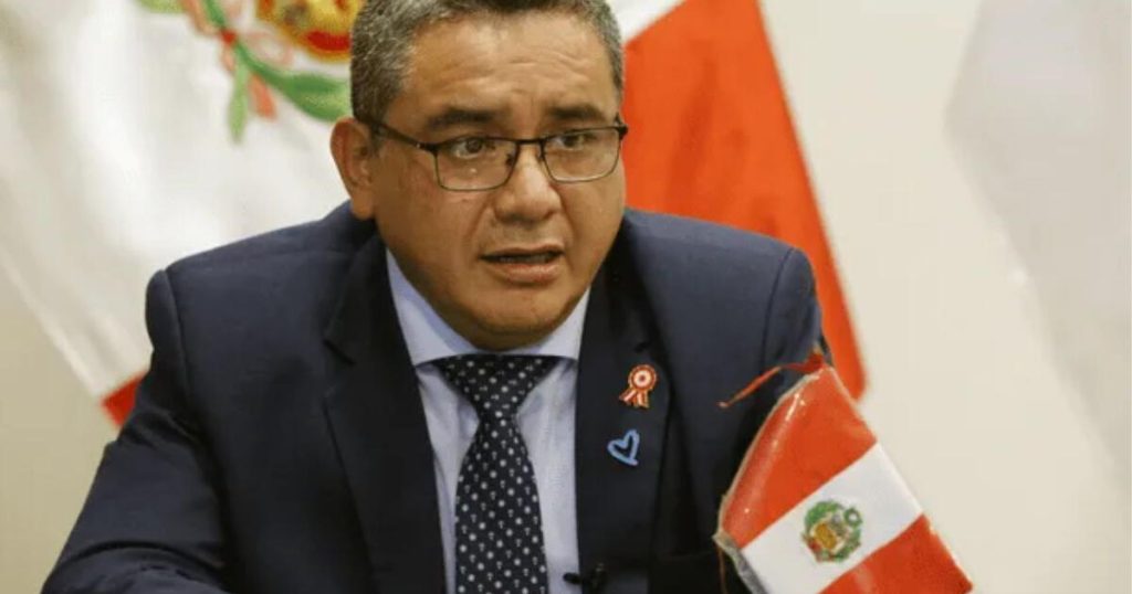 Juan José Santiváñez: They denounce irregular use of police linked to the former minister to recover mine in Ayacucho
