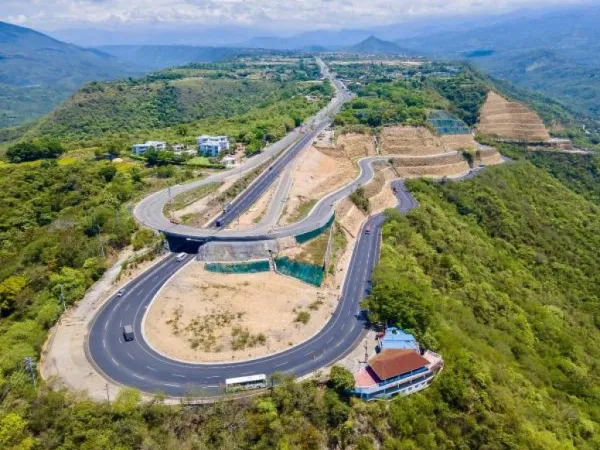 Key works advance between financial uncertainty and environmental obstacles in Colombia