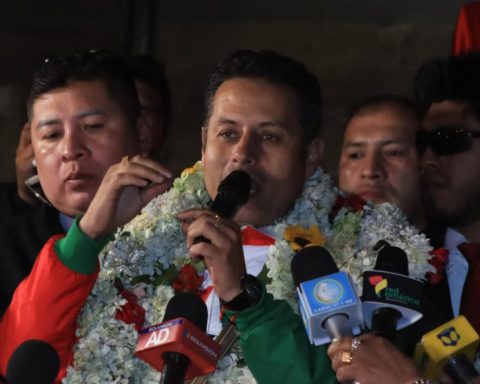 Lara unleashes euphoria in El Alto and launches warnings to Rodrigo, Tuto and legislators