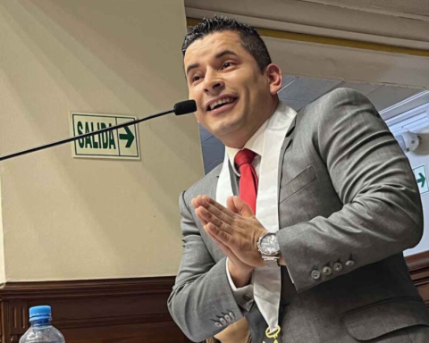 Lawyer Elio Riera is temporarily disabled by breaking "Veracity duties"