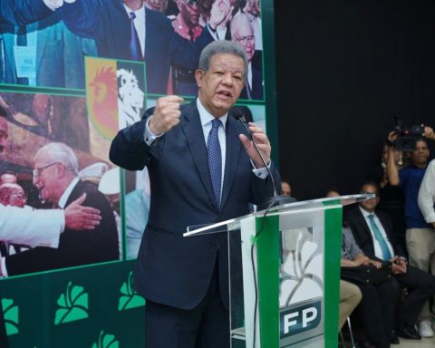 Leonel le entra al PRM como la conga: “Gastaron en política el dinero, no en desarrollo del País”