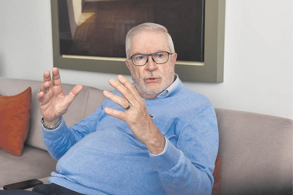 Luis Bustamante: "The number one enemy of a democracy ends up being populism, both the left and right ”