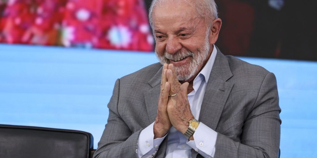 Lula discards challenging US, but says that Brazil is not a republish