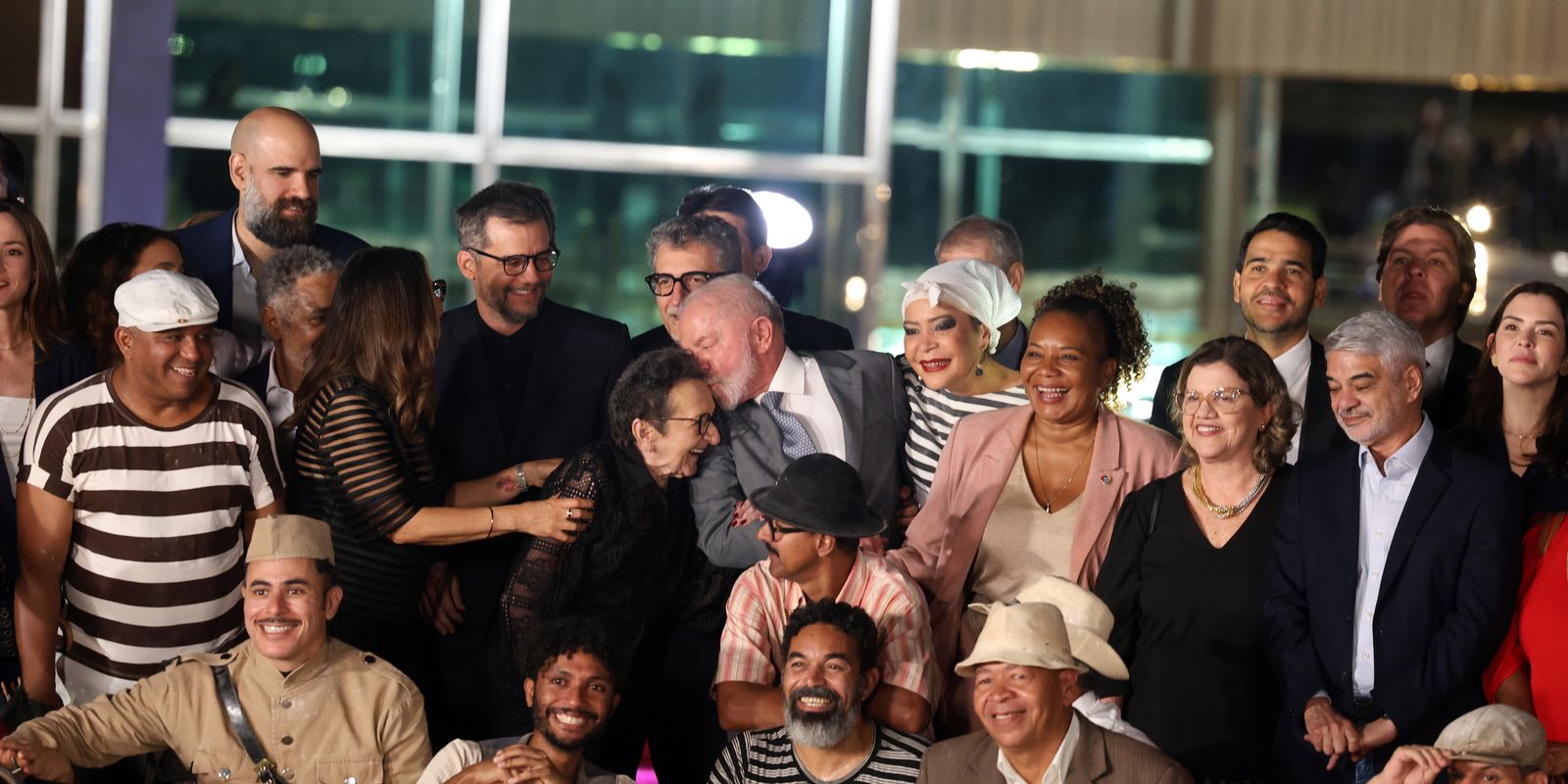 Lula receives a team from The Secret Agent and highlights the role of culture