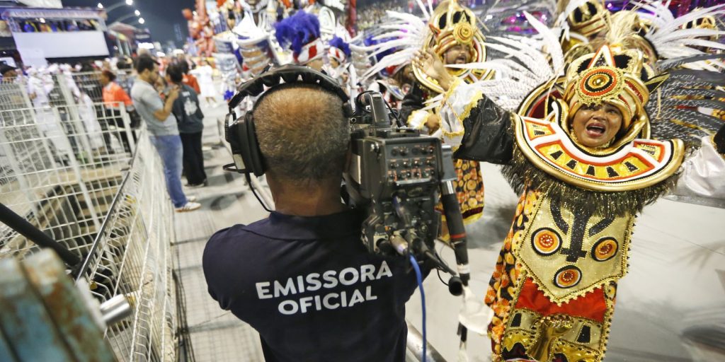 Lula sanctions laws of valorization of carnival carioca and axé-music