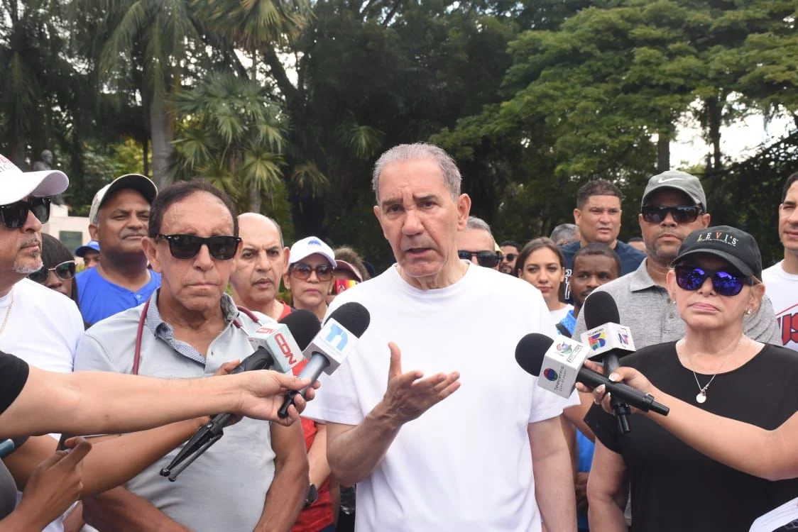 MESCYT Minister head "walk for health" in the National Botanical Garden