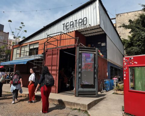 MP questions Nunes about order against artists of the container theater