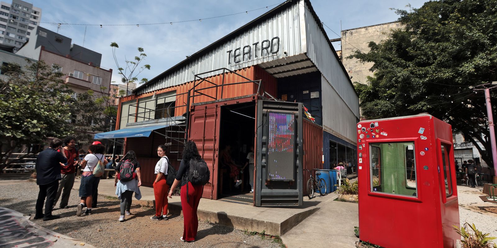 MP questions Nunes about order against artists of the container theater