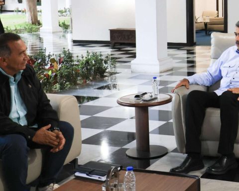 Maduro held a meeting with the governor of Cojedes, Alberto Galíndez
