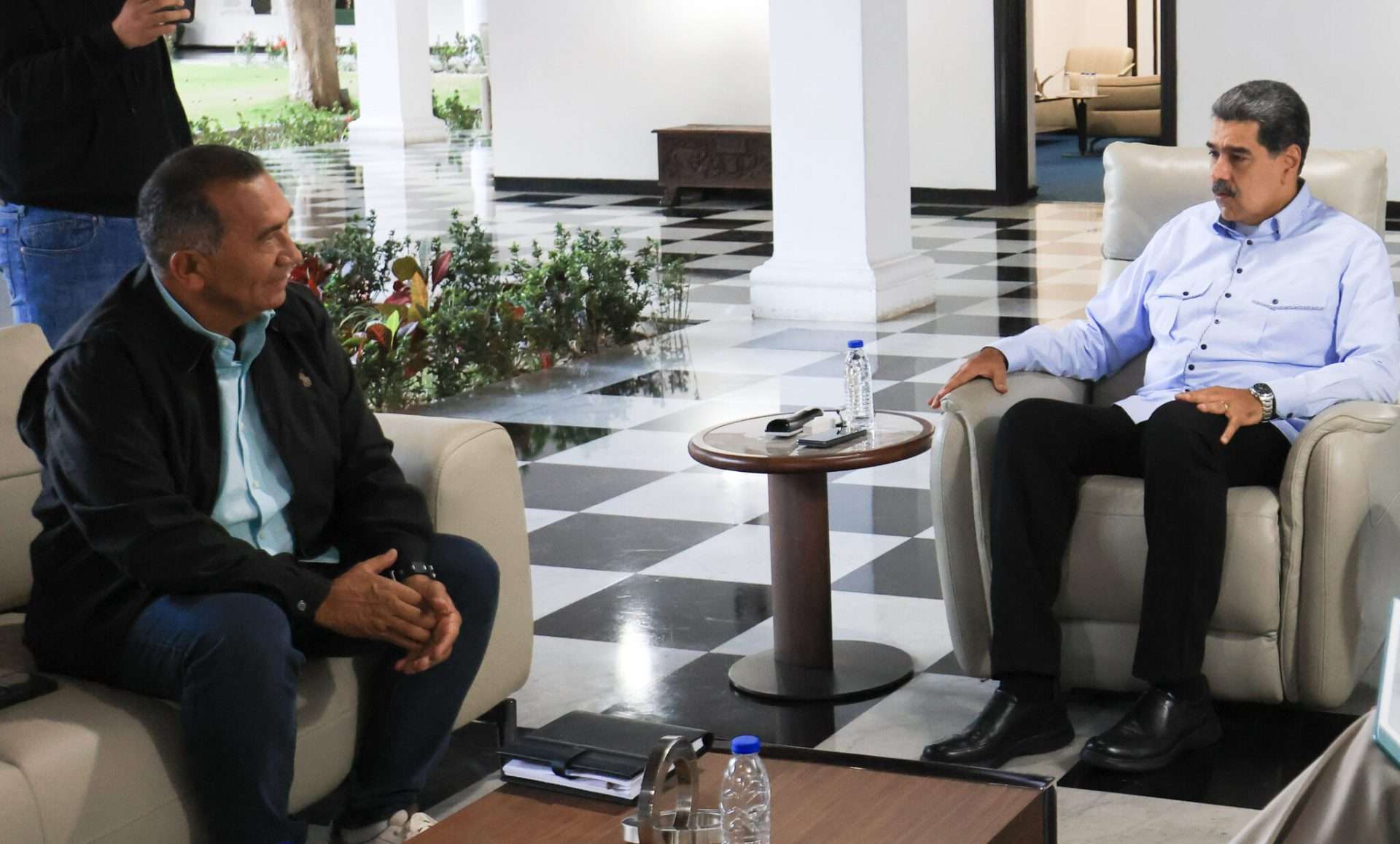 Maduro held a meeting with the governor of Cojedes, Alberto Galíndez