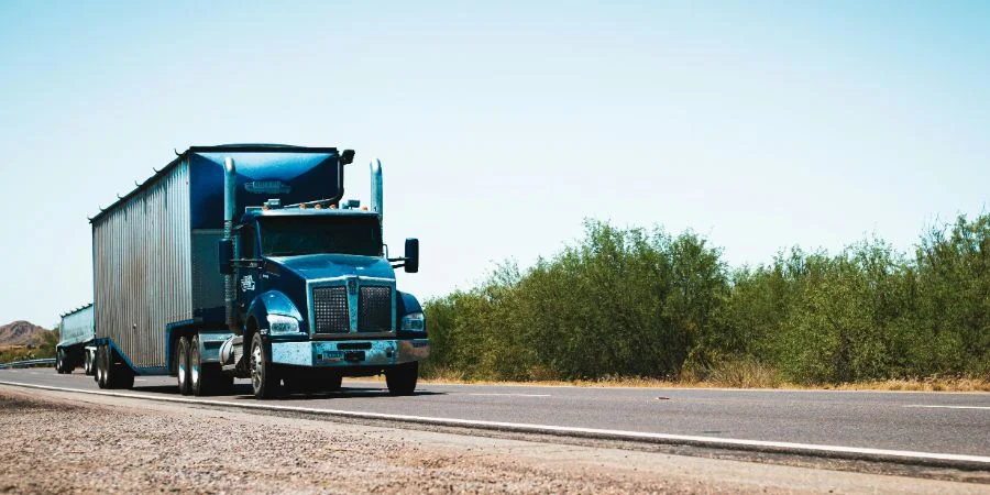 Camión en una carretera de Estados Unidos