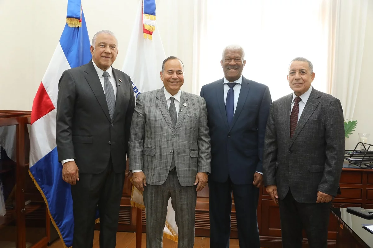 Minister Andrés Bautista swines to Alberto Caminero as the new press director of the president