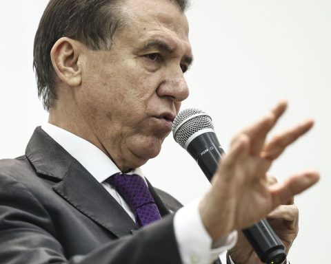 Minister of Labor says that country should not despair by tariff