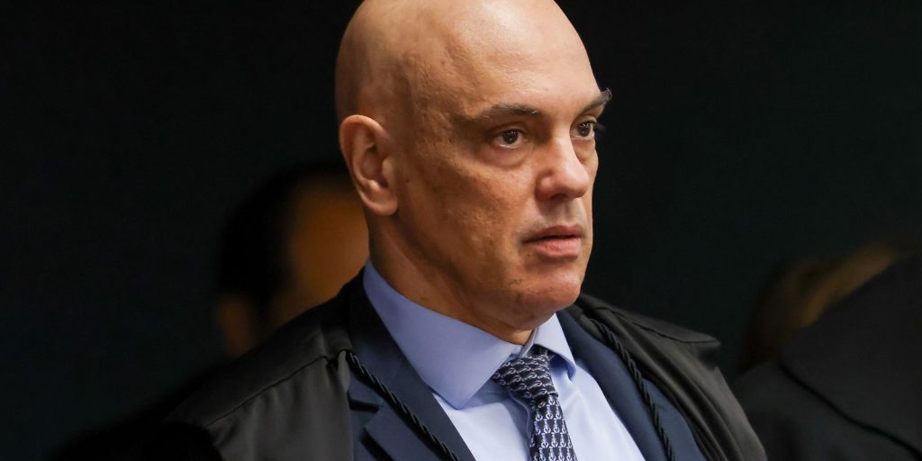 Moraes authorizes Bolsonaro to receive Tarcisio and other allies at home