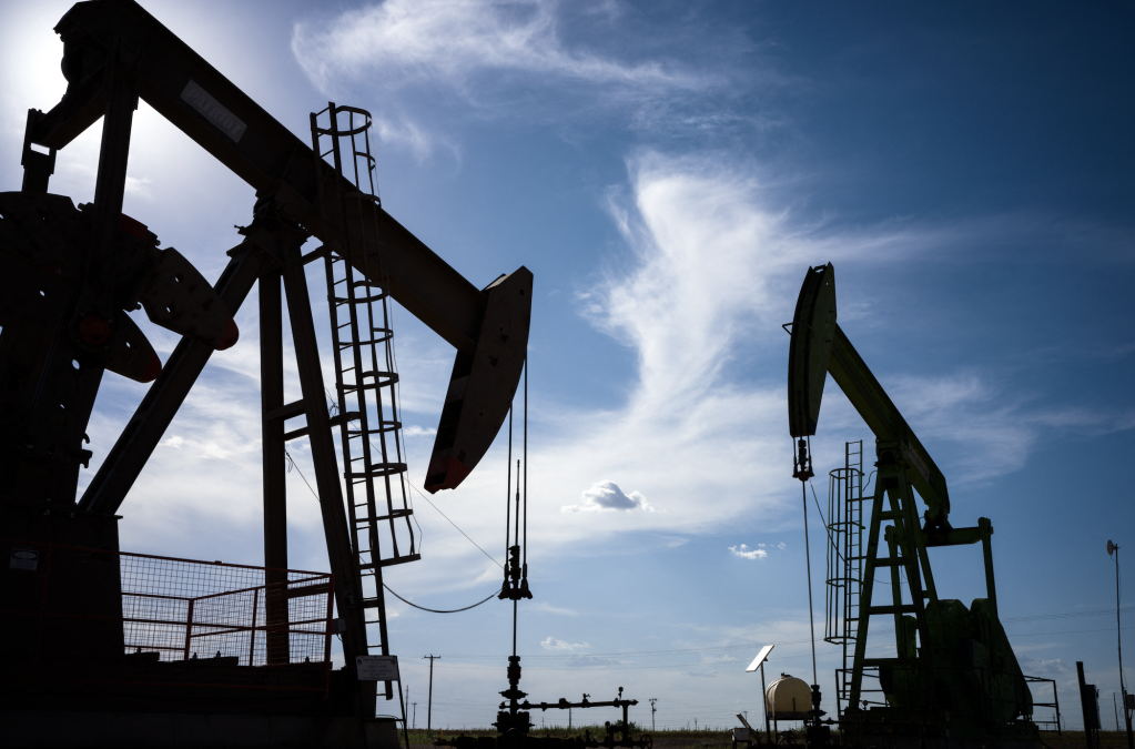 Oil falls out of fears of raw demand