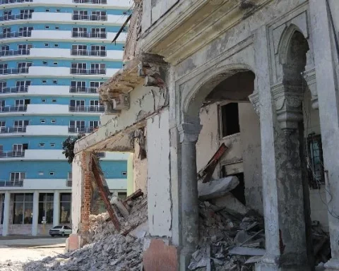Un edificio en ruinas en La Habana