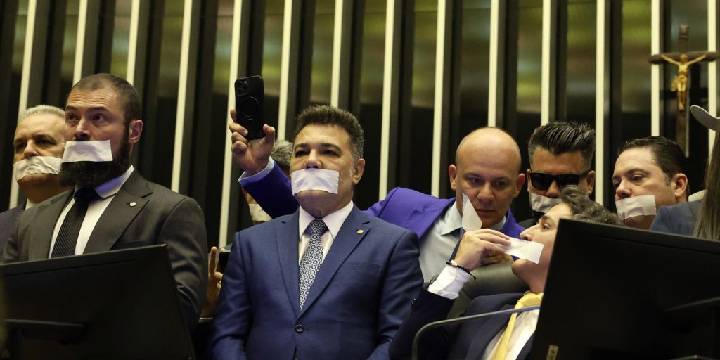 Opposition overnight in the plenary of Congress to prevent work