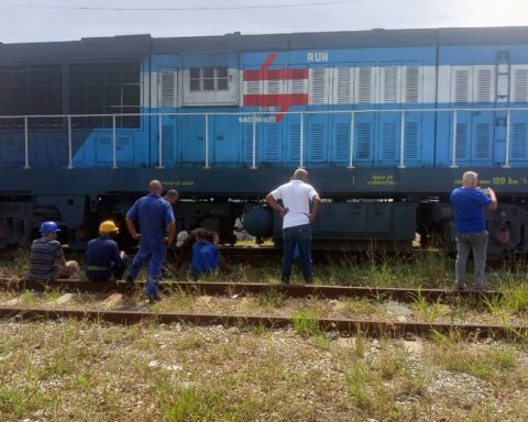 Passenger train suffers partial derailment in Havana