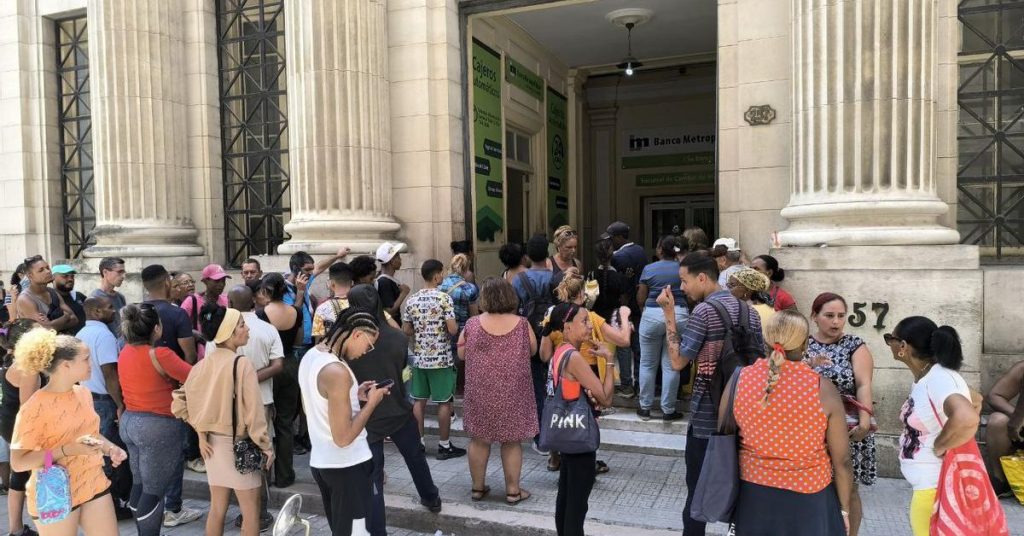 Pay for a turn to get money: the Metropolitan Bank implants the 'app' ticket