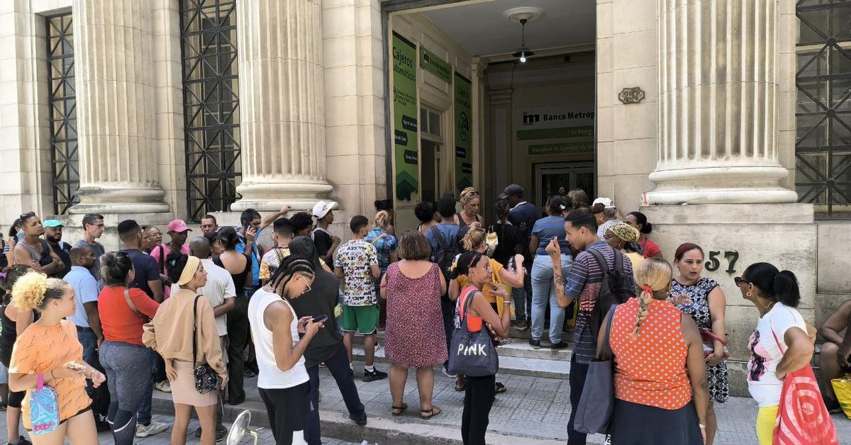 Pay for a turn to get money: the Metropolitan Bank implants the 'app' ticket