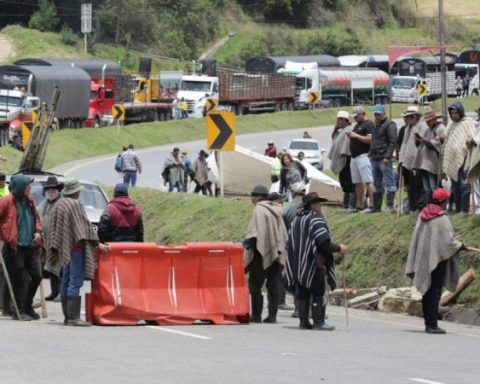 Petro's message to unemployed miners: 'Mining in the moors ends the agriculture'