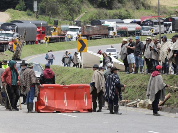 Petro's message to unemployed miners: 'Mining in the moors ends the agriculture'