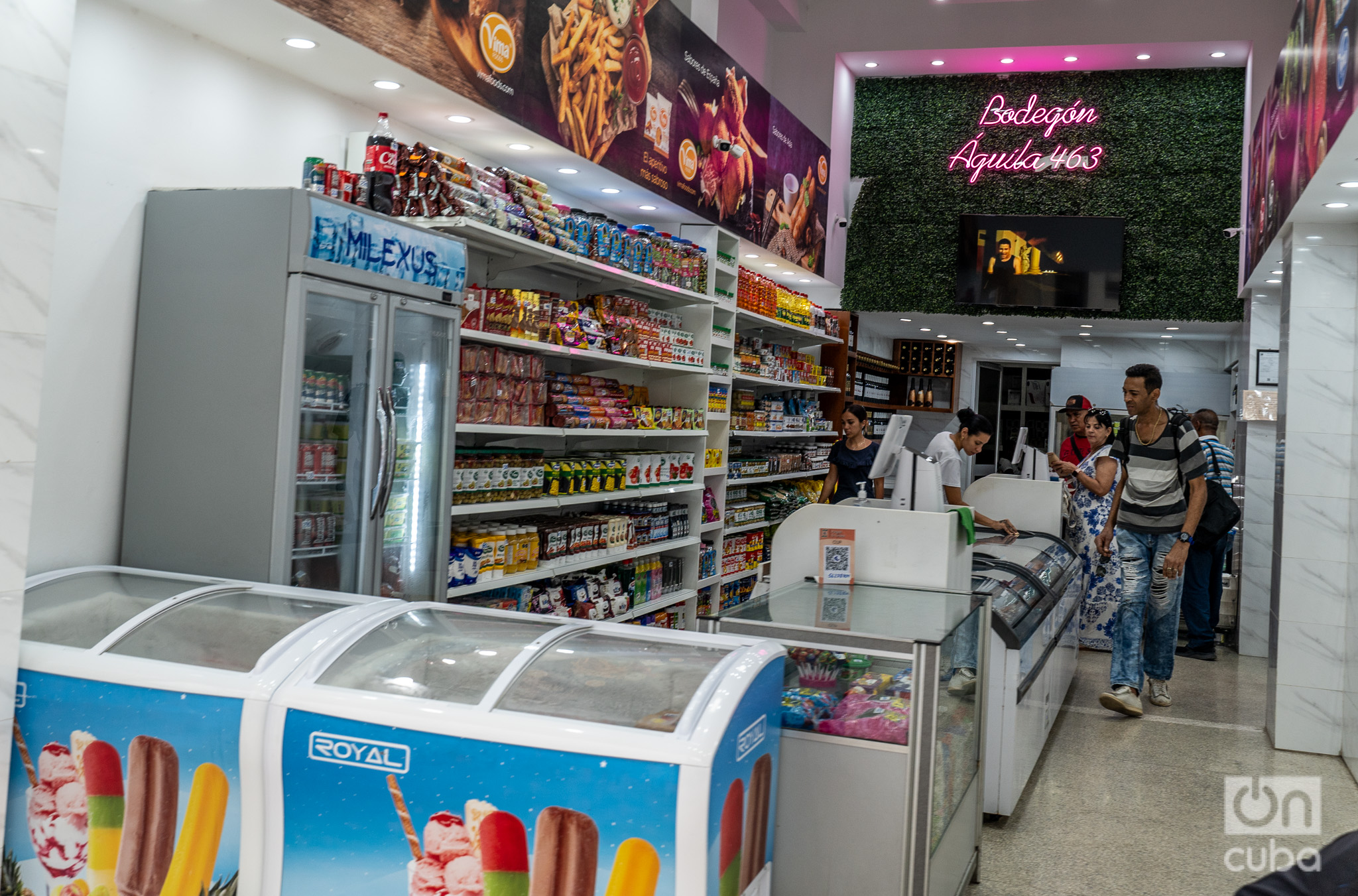 Private sector displaces the state in retail sales