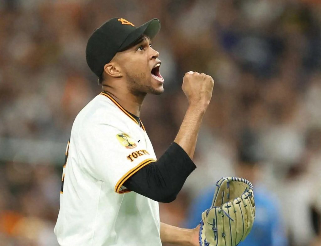 Raidel Martínez makes history with 200 saved in Japan baseball
