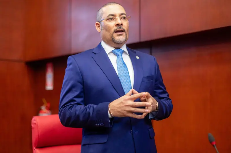 Senador de La Romana pide al Gobierno “prestar atención al problema de los apagones»