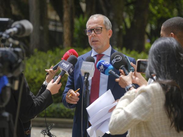 Saade proposes re -election of Petro and Uribe, in addition to its executive candidacy